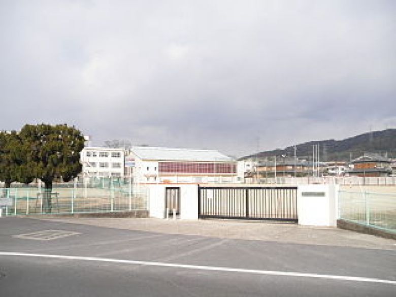泉ヶ丘中学校